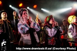 Фрагмент вистави «Гуцульське весілля» Івано-Франківського драмтеатру імені Івана Франка