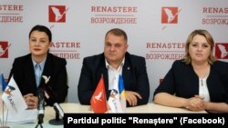 Printre sancționați sunt și liderii Partidului „Renaștere” care face parte din Blocul „Victorie” - Natalia Parasca (stânga), Alexandr Nesterovschi și Irina Lozovan. Ultimii doi au fost condamnați la închisoare pentru finanțarea ilegală a partidului, dar au fugit din țară.