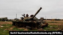 Знищена російська техніка біля аеропорту, Чорнобаївка, 13 листопада 2022 року