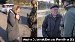 Коли «солдати плачуть»: як жителі Снігурівки зустрічали ЗСУ (фотосвідчення)