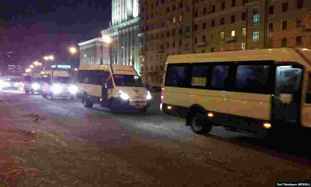 Более 150 маршруток присоединились к автопробегу "За Путина"