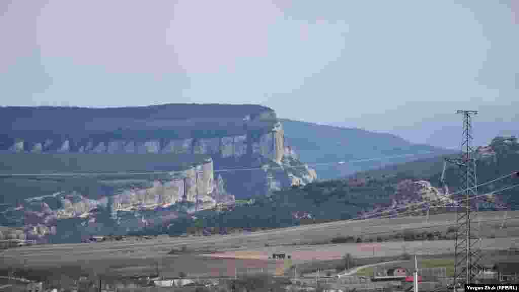 Из села хорошо видны Бельбекские Ворота – каньон между поселком Куйбышево и селом Танковое. В 1975 году Постановлением Совета Министров УССР Бельбекский каньон был объявлен памятником природы общегосударственного значения