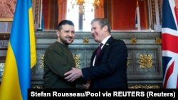 Президент України Володимир Зеленський і лідер Лейбористської партії Великої Британії Кір Стармер (праворуч) у Вестмінстерському палаці. Лондон, 8 лютого 2023 року