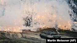 Раніше повідомлялося, що у березні Україна отримає 21 танк Leopard 2 в модифікації A6. Берлін мав відправити 18 танків, ще три – Португалія.