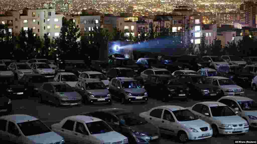 Киноавтодром в столице Ирана – Тегеране. Показ фильма иранской киноклассики, 3 мая 