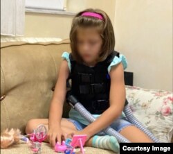 Cijena vest prsluka, dio terapije koji, vibrirajući na grudima, proređuje sluz, iznosi 10 hiljada eura