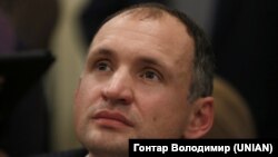 Заступник голови Офісу президента України Олег Татаров. Раніше він обіймав посаду в системі МВС під керівництвом міністра Віталія Захарченка в уряді Миколи Азарова