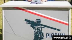 На заводі виробляються переносні зенітно-ракетні комплекси Piorun, які в тому числі постачаються до України та активно використовуються проти російської агресії