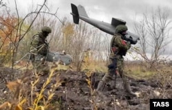 Військові армії РФ з дроном Орлан, листопад 2022 року, Луганстка область