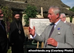 Принц Чарльз та ігумен афонського монастиря Хіландар архімандрит Мефодій на Святій Горі Афон