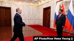 Це їхня перша зустріч після початку російського вторгнення в Україну. Фото архівне