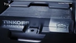 Минус 40% от зарплаты. Сотрудники Тинькофф-банка идут в суд Минус 40% от зарплаты. Сотрудники Тинькофф-банка идут в суд