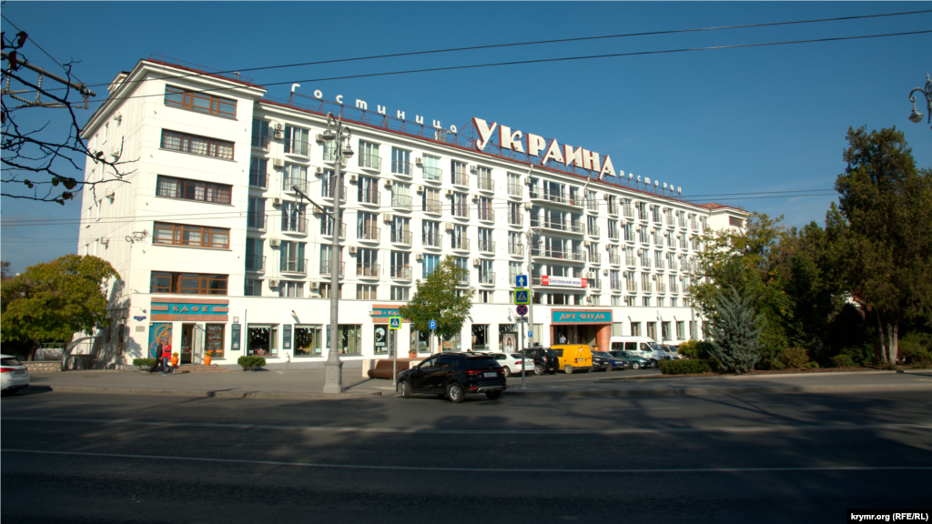 Гостиница «Украина» на севастопольской площади Ушакова