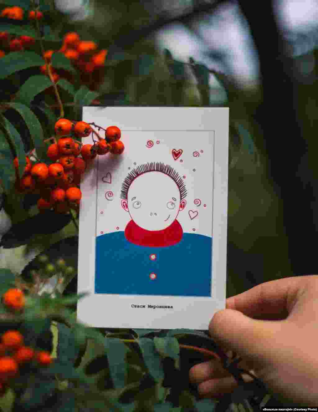 Малюнок Анастасії Миронцевої. Студентка-художниця була затримана у жовтні 2020 року разом зі своєю сестрою та звинувачена у діях, що «грубо порушують» громадський порядок. Отримати листівку можна, пожертвувавши щонайменше 5 євро на сайті BySOL