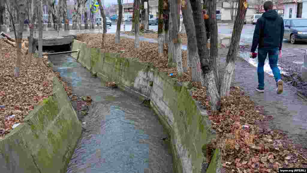 Восточный край Украинки пересекает река Славянка – левый приток Салгира