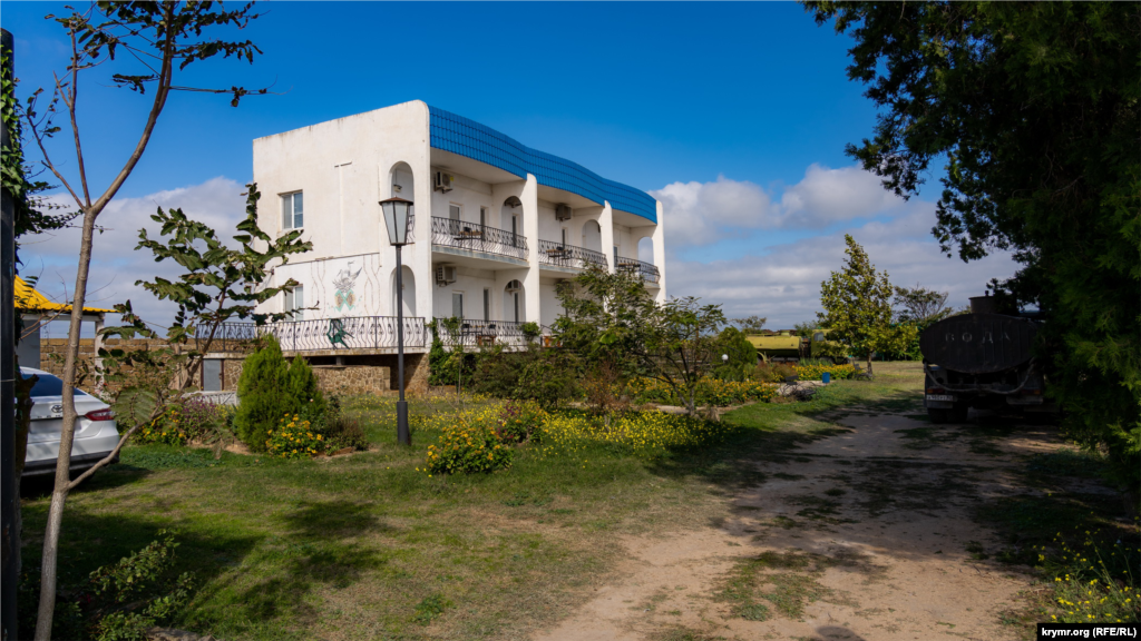 Ближайшая к крепости база отдыха «Сафари»