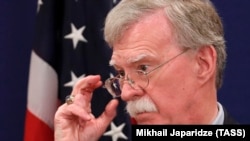 Болтон заявив, що питання військової допомоги вирішать найближчим часом