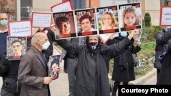Families of the victims of the downing of the Ukrainian plane demonstrate in front of the military court in Tehran in November 2021.