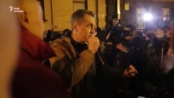 Відео штовханини під Офісом президента в День Гідності та Свободи Відео штовханини під Офісом президента в День Гідності та Свободи