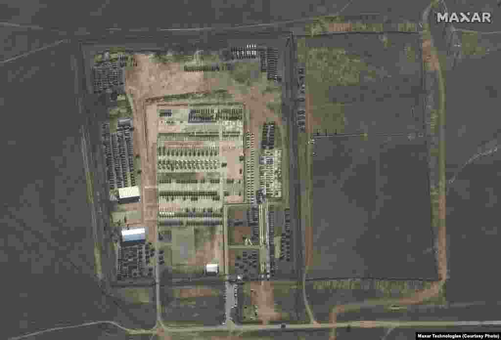 Развертывание российских войск в Новоозерном, Крым. 18 октября 2021 года. Satellite image ©2022 Maxar Technologies