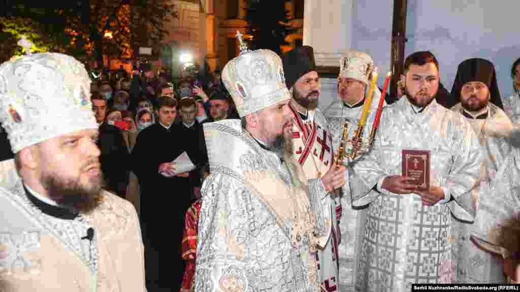 Предстоятель Православной церкви Украины Епифаний адресовал праздничные поздравления «каждому защитнику на фронте и каждому медику в больнице» и, помимо прочего, пожелал верующим здоровья