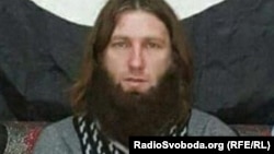 СБУ: влітку 2018 року цей чоловік незаконно прибув в Україну, використавши підроблений паспорт.