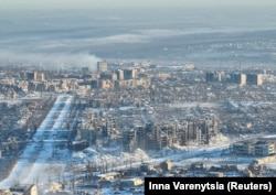 На знімку з висоти пташиного польоту – зруйновані під час російського наступу будівлі в Бахмуті , 13 січня 2024 року