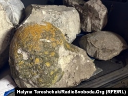 Після руйнувань. Голова половецької статуї, яку знайдено на кургані «Сторожова могила»