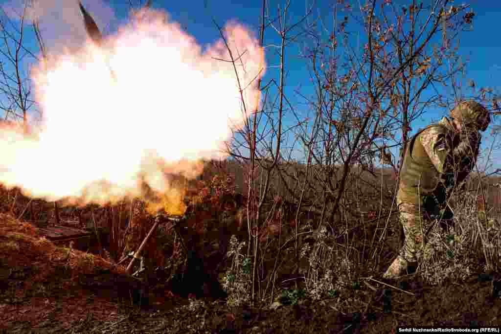Фотографія не передає звук бою, «виходів» і «приходів» арти. Тут ці звуки безперервні