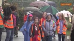 Як проводять літо українські дітлахи з таборів для біженців за кордоном Як проводять літо українські дітлахи з таборів для біженців за кордоном