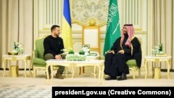 Президент України Володимир Зеленський і спадкоємний принц, прем’єр-міністр Саудівської Аравії Мухаммад бін Салман аль Сауд. Ер-Ріяд, Саудівська Аравія, 27 лютого 2024 року 