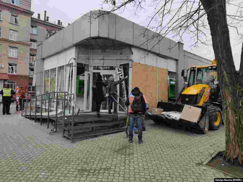 ДНІПРО – Пошкоджене приміщення банку