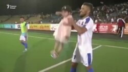 Футболбози тоҷик мегӯяд, духтараш ба ӯ нерӯ бахшид Футболбози тоҷик мегӯяд, духтараш ба ӯ нерӯ бахшид