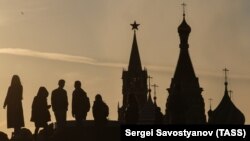 Мер Москви Собянін назвав існуючу ситуацію «складною» та припустив, що «в окремих кварталах та на окремих дорогах» міста може бути перекритий рух