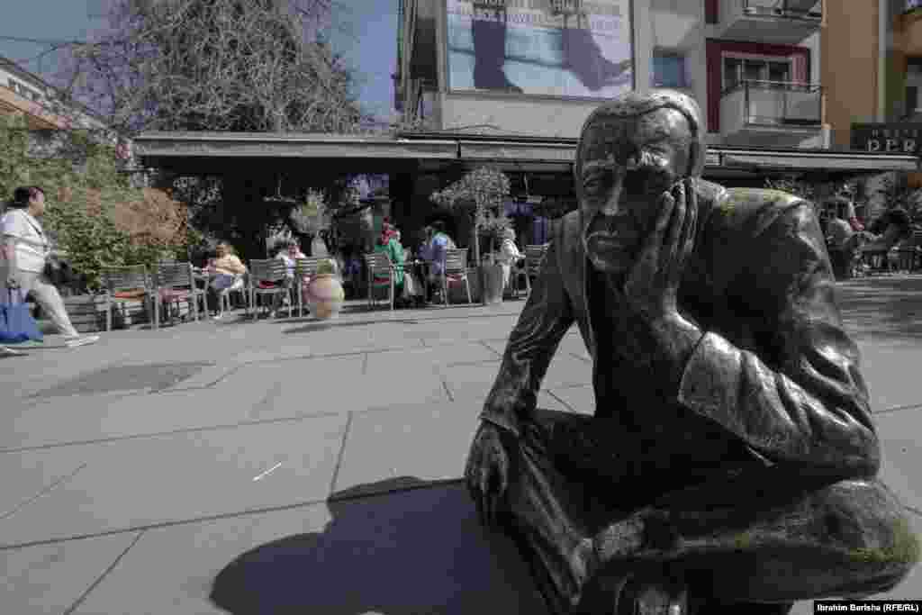 Redžepijeva skulptura koju je izradio student Filozofskog fakulteta izazvala je brojne rasprave kako na društvenim mrežama, tako i među stručnjacima iz ove oblasti.