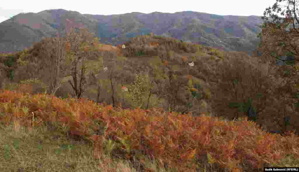 Selo Bajramovići se nalazi u planinskom dijelu. 