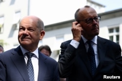 Канцлер Німеччини Олаф Шольц і лідер ХДС Фрідріх Мерц на святкуванні 80-ї річниці спроби вбивства та спроби державного перевороту проти нацистської диктатури 20 липня 1944 року в Берліні. Німеччина, 20 липня 2024 року