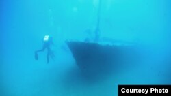 Ronioci RCUD-a tokom istraživanja na jednoj od olupina. Foto: RCUD