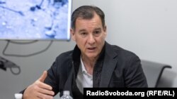 «Єдине, що розуміє Володимир Путін, — це сила, і йому потрібно добряче утерти носа» – Том Своззі