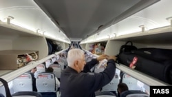 Очевидцы сообщают о больших очередях, возникших в аэропорту Внуково утром 28 мая