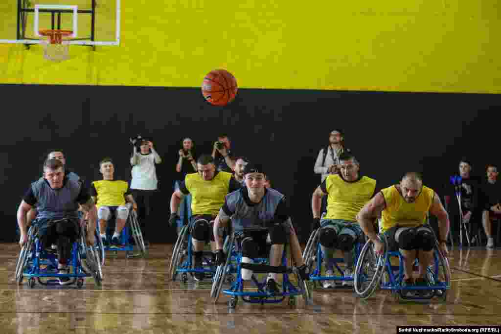 &laquo;Ці хлопці познайомилися в квітні цього року, а зараз вони грають як професійна, злагоджена команда. Окрім того, що вони класно грають, вони ще й підтримують один одного, адже найкращий результат приносять не так особисті успіхи, як командні види спорту. Вони надають відчуття плеча, побратимства&raquo;, &ndash; розповіла Ілона Волошина, національна координаторка &laquo;Ігор Нескорених&raquo; в Україні