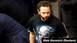 2 грудня адвокати Олександра Дубінського заявили у його телеграм-каналі, що йому нібито завдали тілесних ушкоджень у слідчому ізоляторі