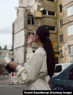 Ксенія Башибулар на місці ракетного удару