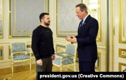 Президент України Володимир Зеленський і керівник МЗС Великої Британії Девід Камерон (праворуч). Київ, 16 листопада 2023 року