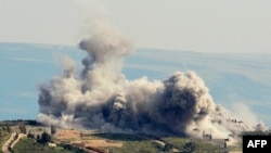 Дим здіймається з району ізраїльського авіаудару по ліванському селу Хіам поблизу кордону з Ізраїлем 23 березня 2024 року