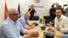 Lideri bivšeg Demokratskog fronta Andrija Mandić i Milan Knežević (lijevo) na jednom od sastanaka sa mandatarom Milojkom Spajićem (desno).
