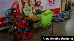 Кияни в метро під час повітряної тривоги, березень 2024 року