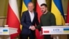Президент України Володимир Зеленський і прем’єр-міністр Польщі Дональд Туск (ліворуч). Київ, 22 січня 2024 року