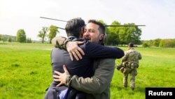 Primul ministru britanic Rischi Sunak și președintele ucrainean Volodimir Zelenski. Marea Britanie a trimis deja rachete cu rază lungă de acțiune, iar celelalte state vizitate de Zelenski în turneul său european au promis ajutoare consistente pentru contraofensiva ucraineană.