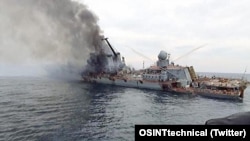 Российский крейсер «Москва» после попадания в него украинских ракет «Нептун» в Черном море, 13 апреля 2022 года